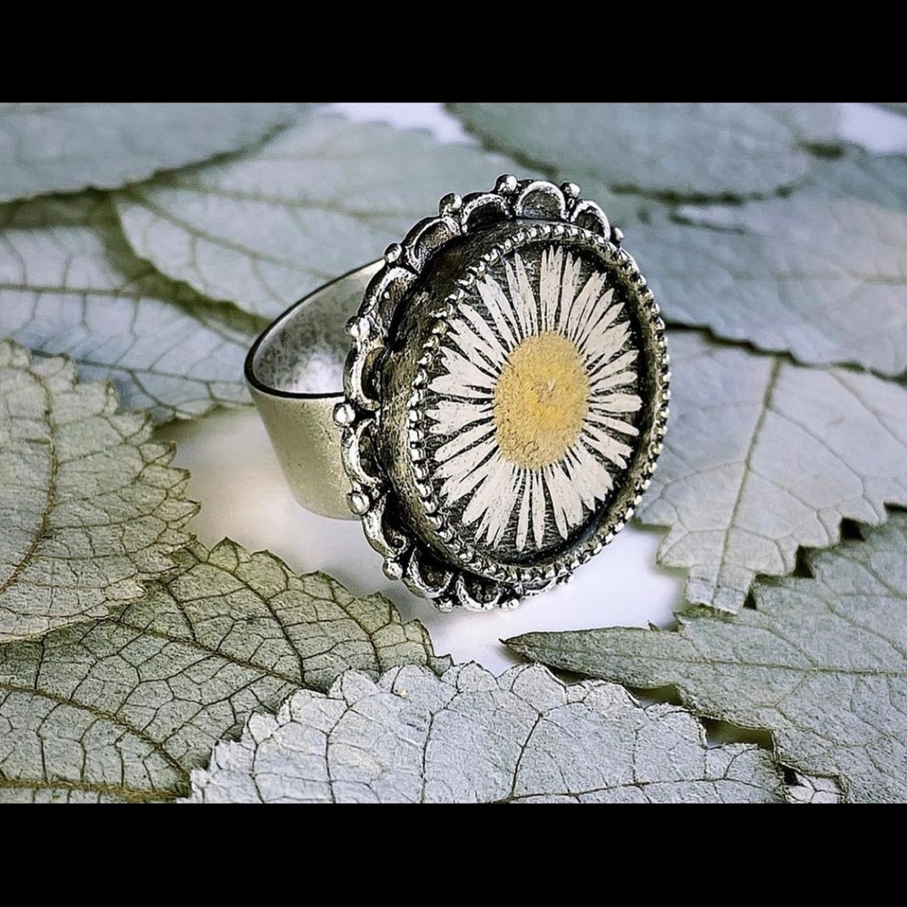 Daisy adjustable ring